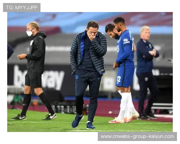 切尔西前场高压断球一气呵成推射入网——速度与协同在绿茵场上的极致表达